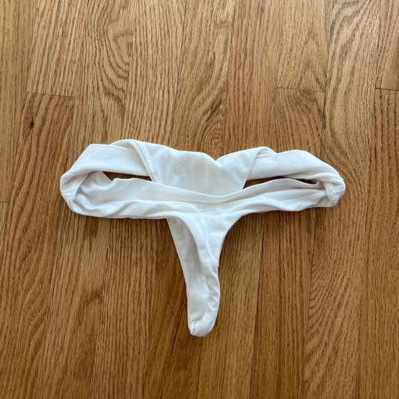 Skims cotton twist thong bone (white/cream color) - Picture 3 of 3